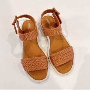 Melissa Salinas Flat Sandals // size 9